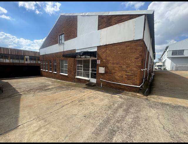 1,000M² WAREHOUSE TO LET IN WYNBERG